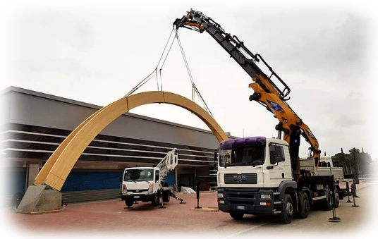 Autogrù e sollevamenti accezionali Spostamento macchine e container